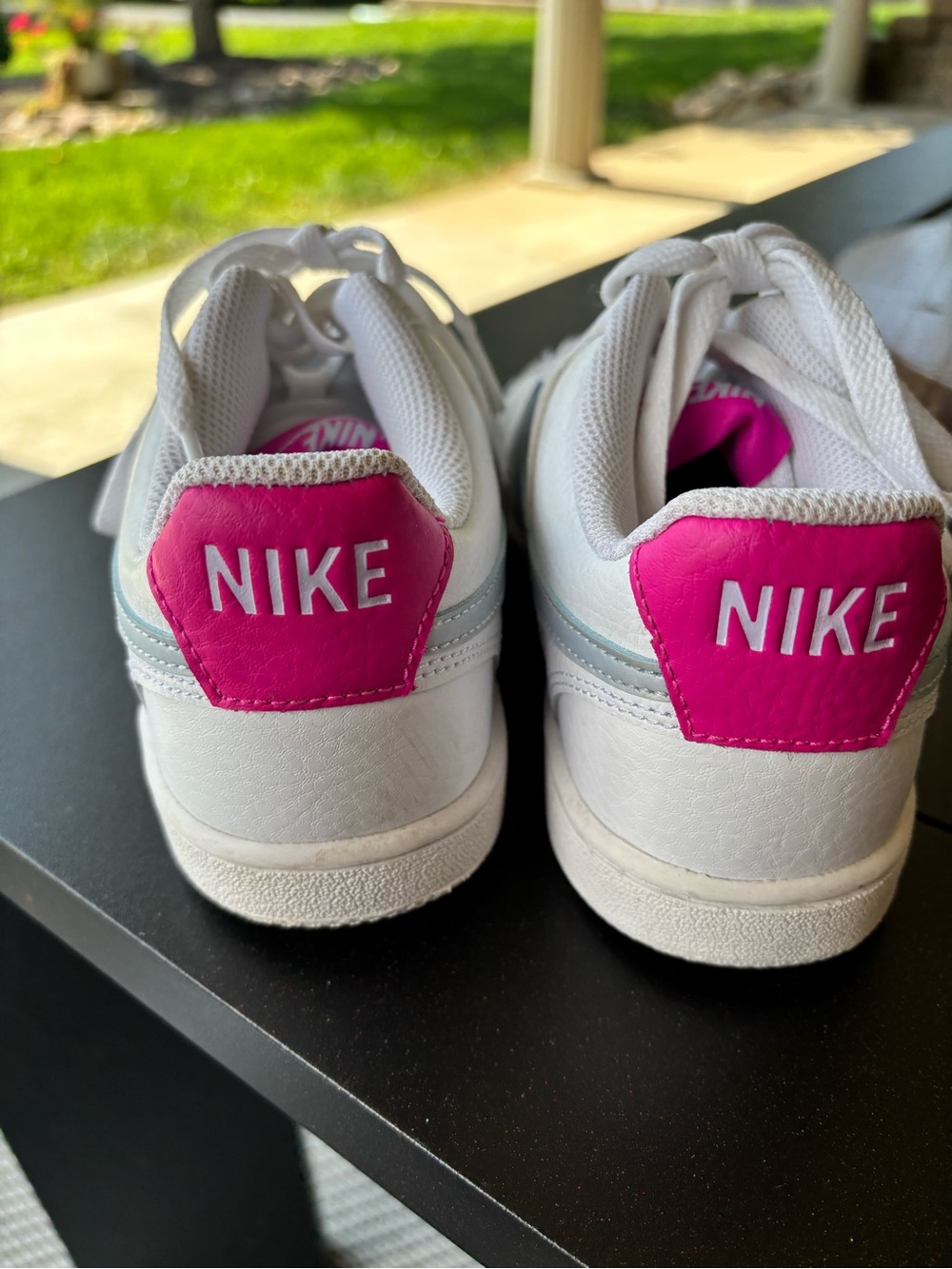 Nike Women's White Leather Sneakers with Gray Swoosh and Pink Heel Tab size 7 - Picture 2 of 4
